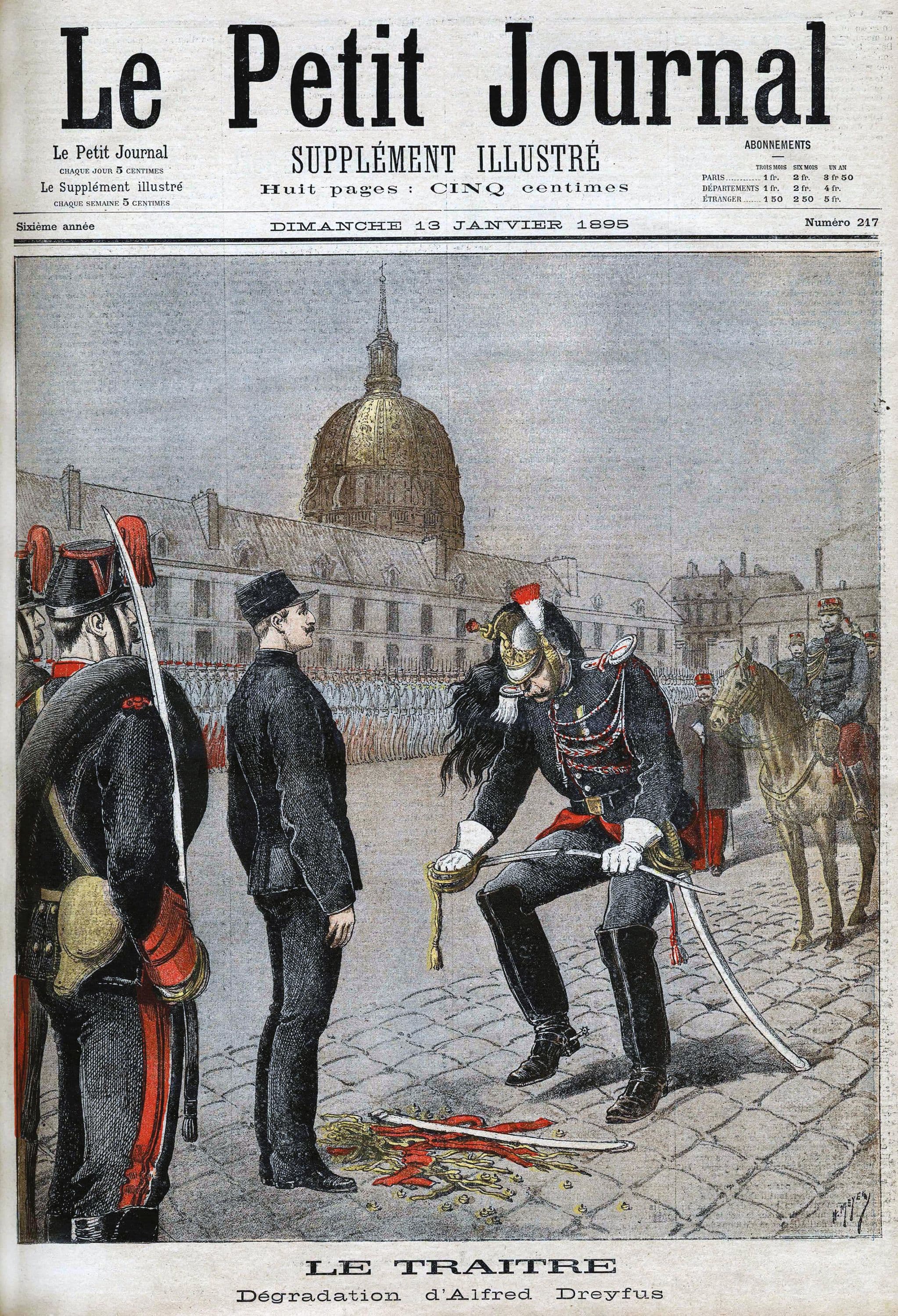 Une du supplément illustré du Petit Journal, 13 janvier 1895 : dans la cour de l’École militaire, devant les troupes en carré, un officier brise le sabre du capitaine Dreyfus, dont les galons arrachés jonchent le pavé. Légende imprimée : « Le traître. Dégradation d’Alfred Dreyfus ».